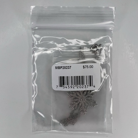 NWT Silver Plated Diamond Accent Snowflake Pendant Necklace 17” Chain - Picture 7 of 8